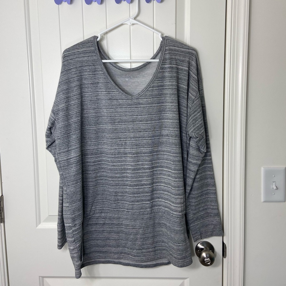 New York & Company women’s gray v-neck long sleeve pocket shirt sweatshirt XL
